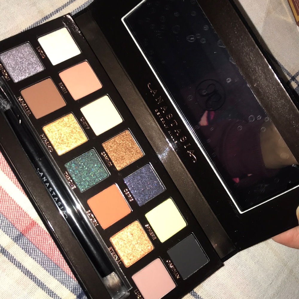 New prism pallet